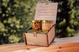 Подарочный набор "Ассорти орешки в меду" (мед цветочный, миндаль, грецкий орех, кедровый орех) 4шт*250 гр